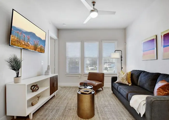 Flat 2Br Downtown Riverfront Work From Home Wifi Pool