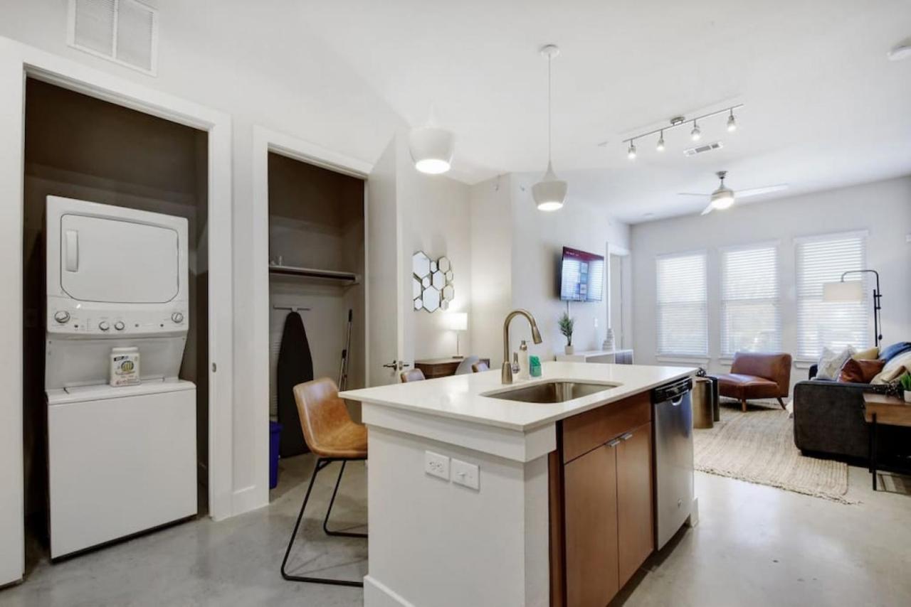 Apartment Flat 2br Downtown Riverfront Work From Wifi Pool *