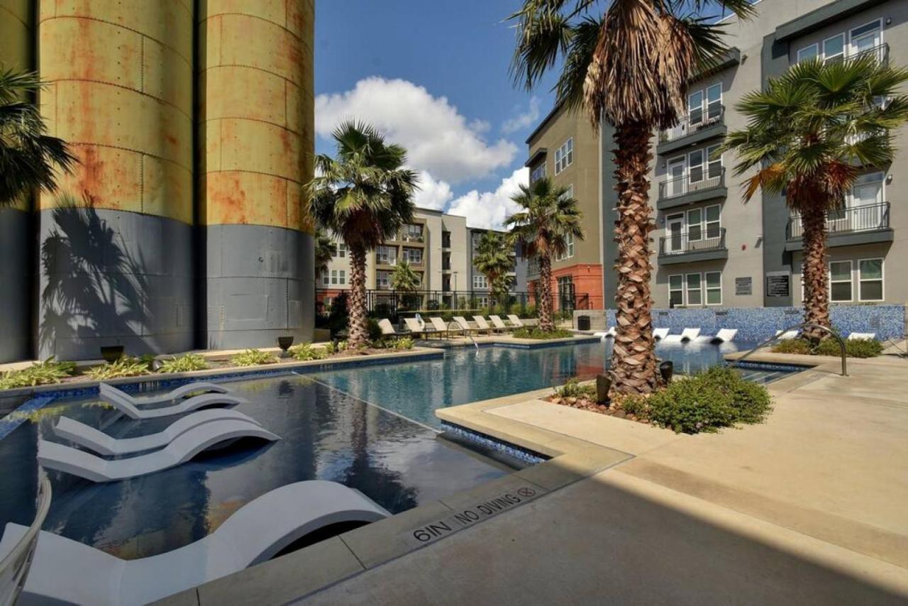 Flat 2br Downtown Riverfront Work From Wifi Pool Apartment *